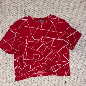 womens short sleeve crop top with hidden tie. geometric print